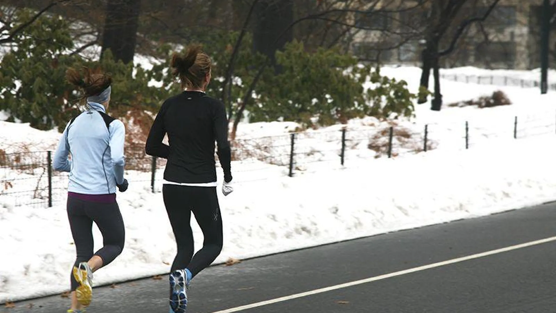 Как правильно бегать на холоде — советы фитнес-инструктора