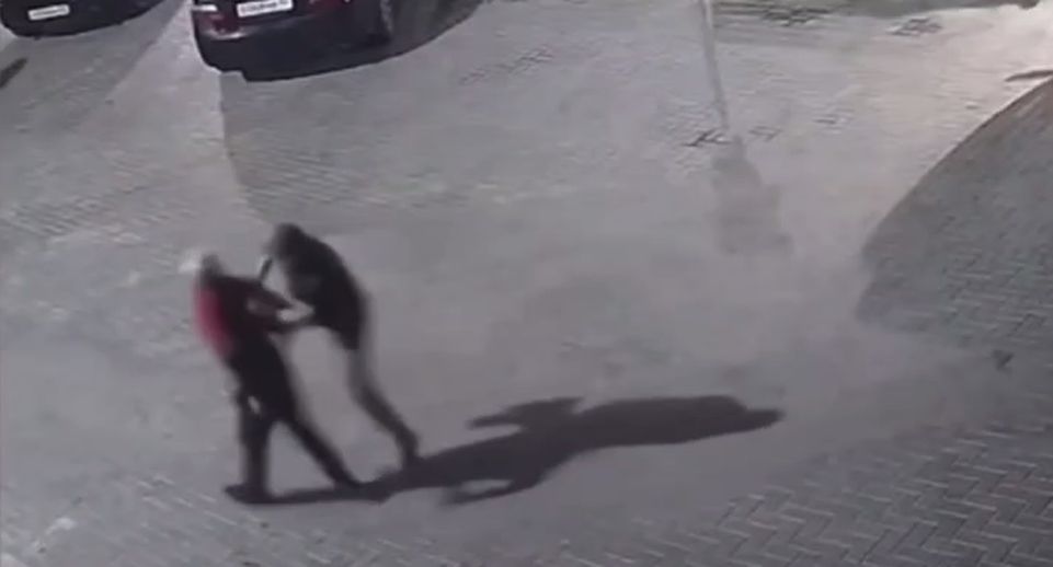 Видео 360.ru: подростки напали на пенсионера в Каспийске