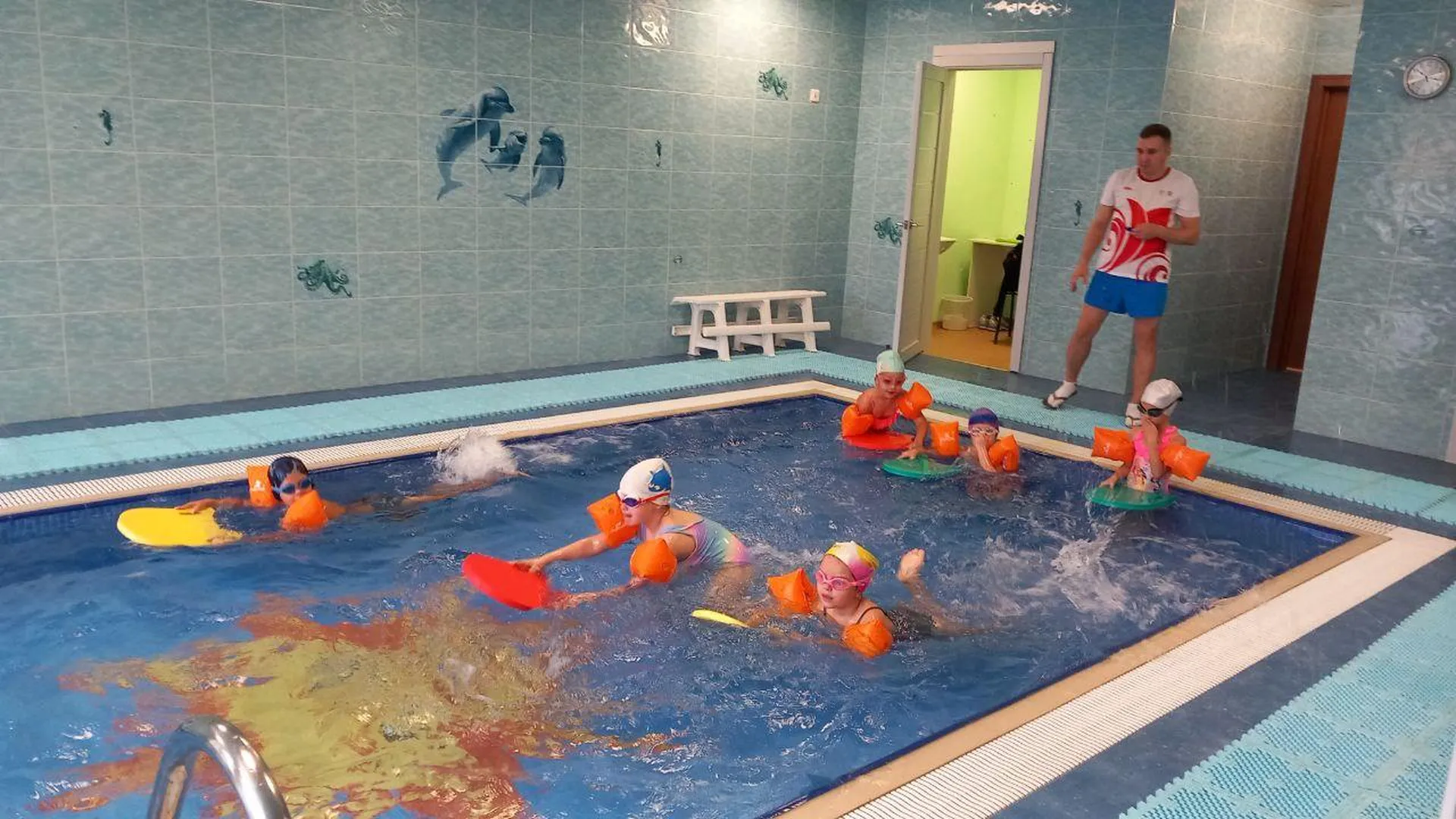Почти как на море: в детском саду «Светлячок» в Реутове возобновили занятия в отремонтированном бассейне