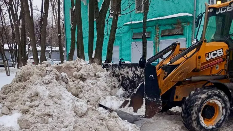 Подмосковные коммунальщики в усиленном режиме устраняют последствия непогоды