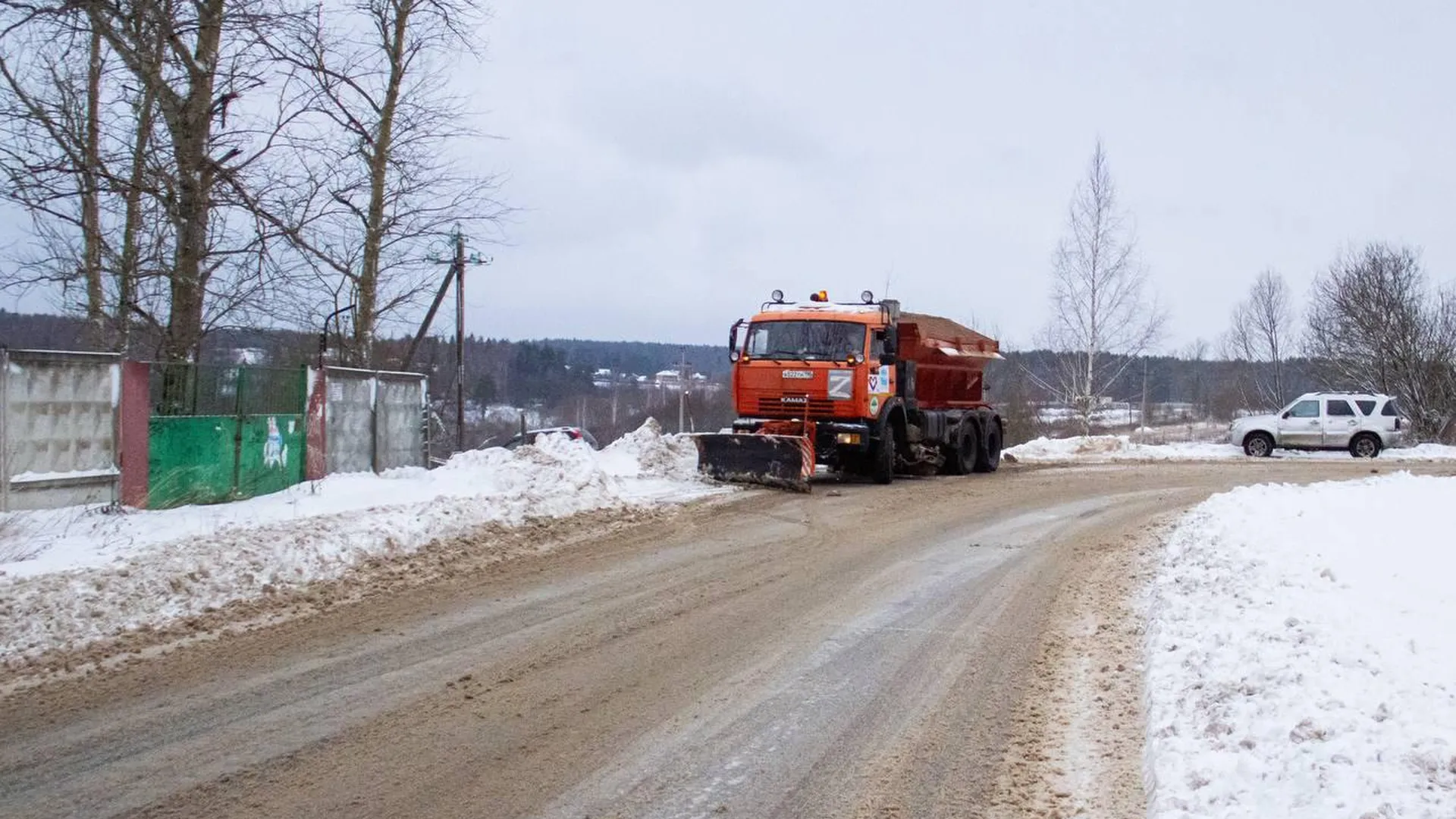 В Подольске продолжают усиленно расчищать снег