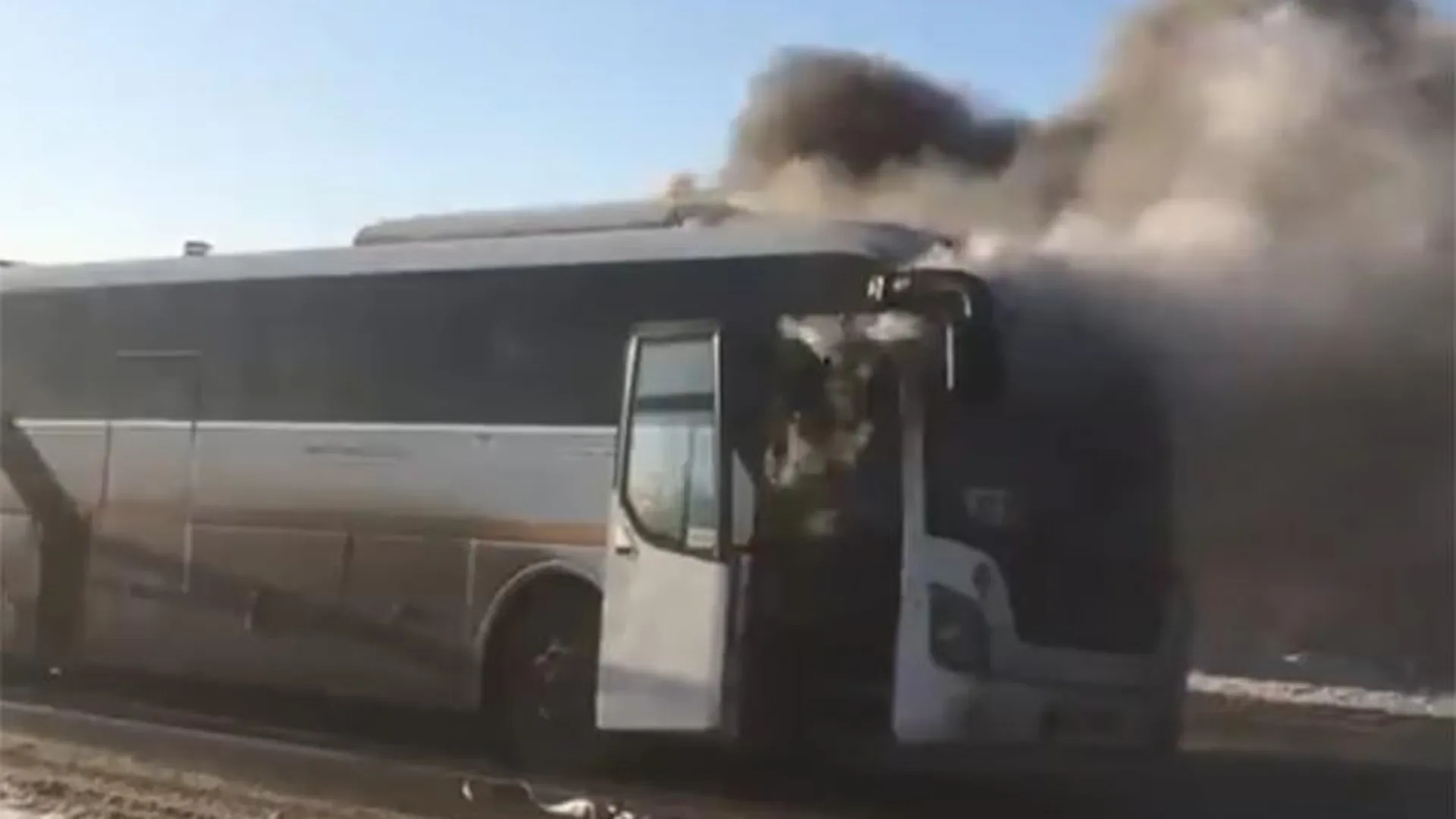Водитель в одиночку потушил полыхающий автобус в Пушкинском округе