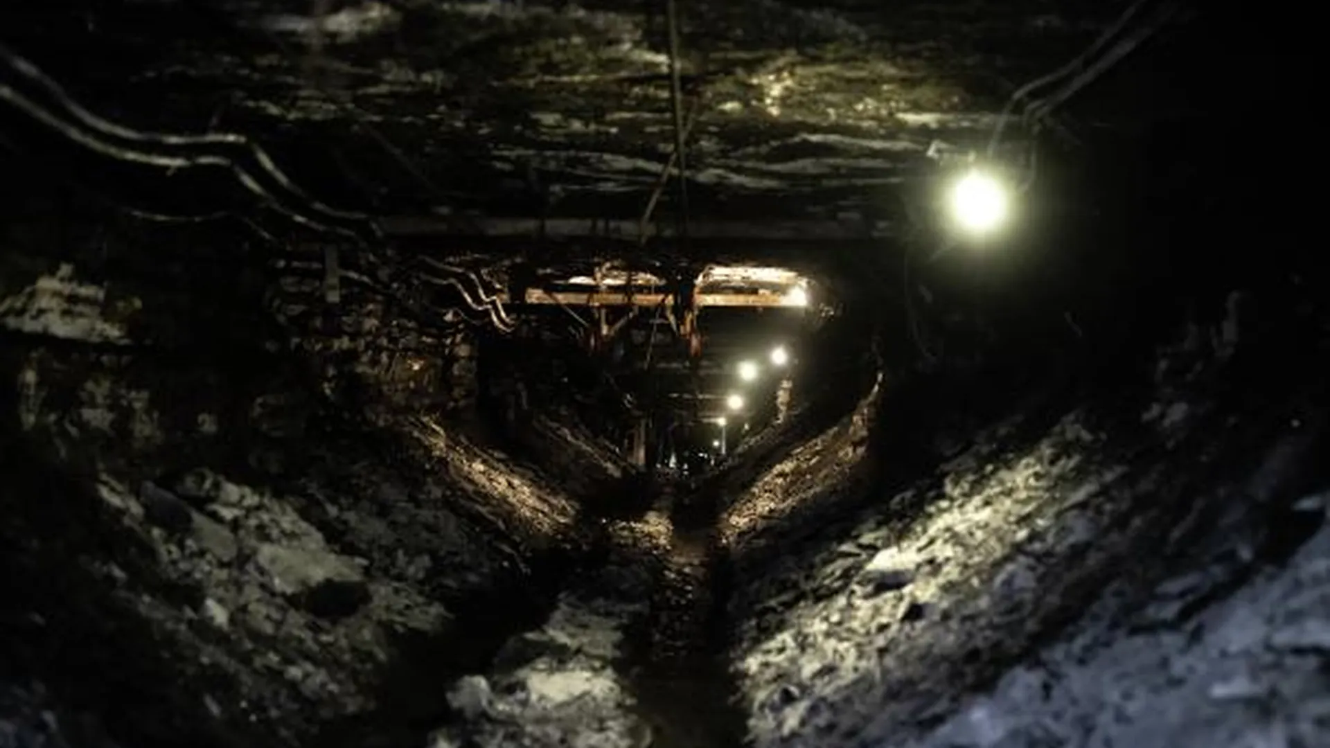 Рабочие погибли при взрывных работах в уральской шахте