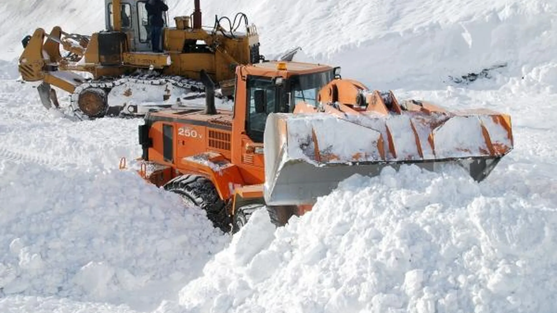 Почти 2,8 тыс кубометров снега вывезли за сутки с подмосковных дорог