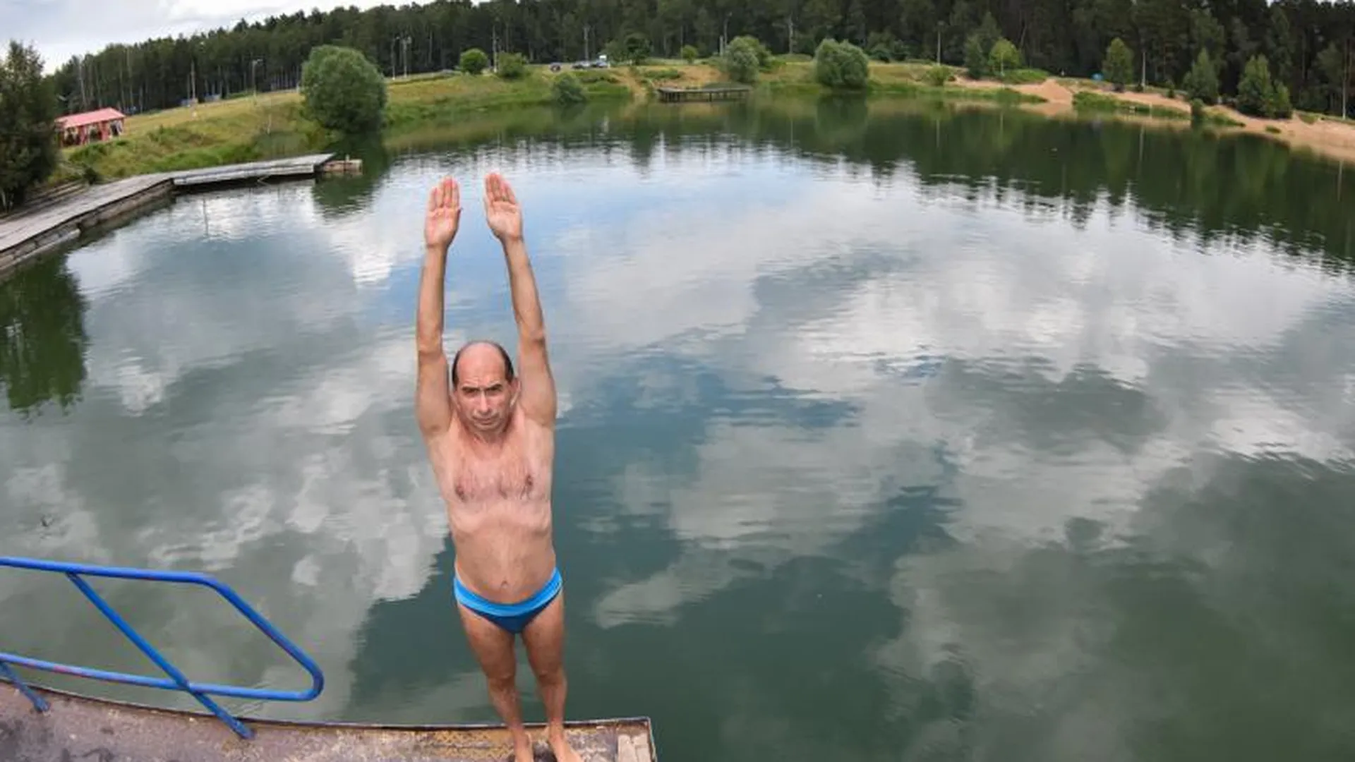 Астролог из Черноголовки занимается синхронным плаванием на местном озере