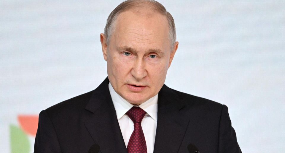 Путин: традиционные ценности помогают защитить суверенитет России