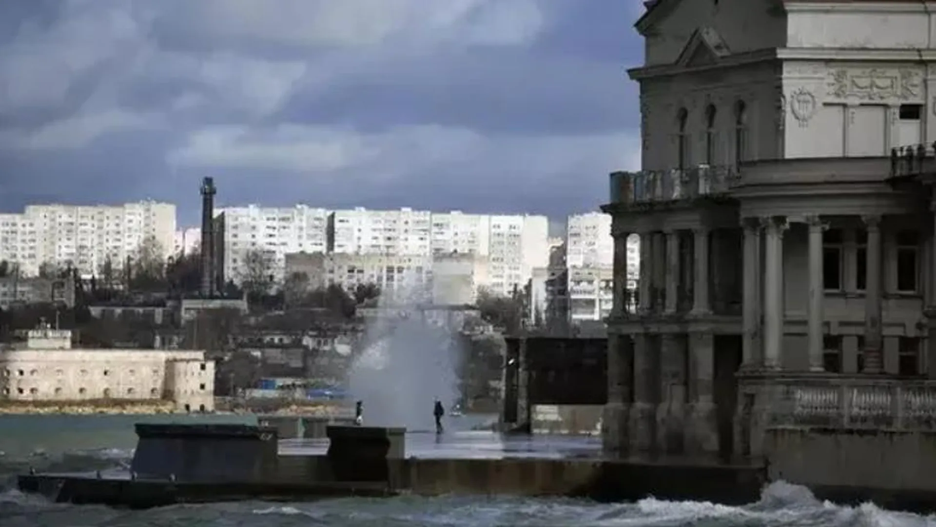 Жителей Севастополя предупредили о тренировках флота со стрелковым оружием