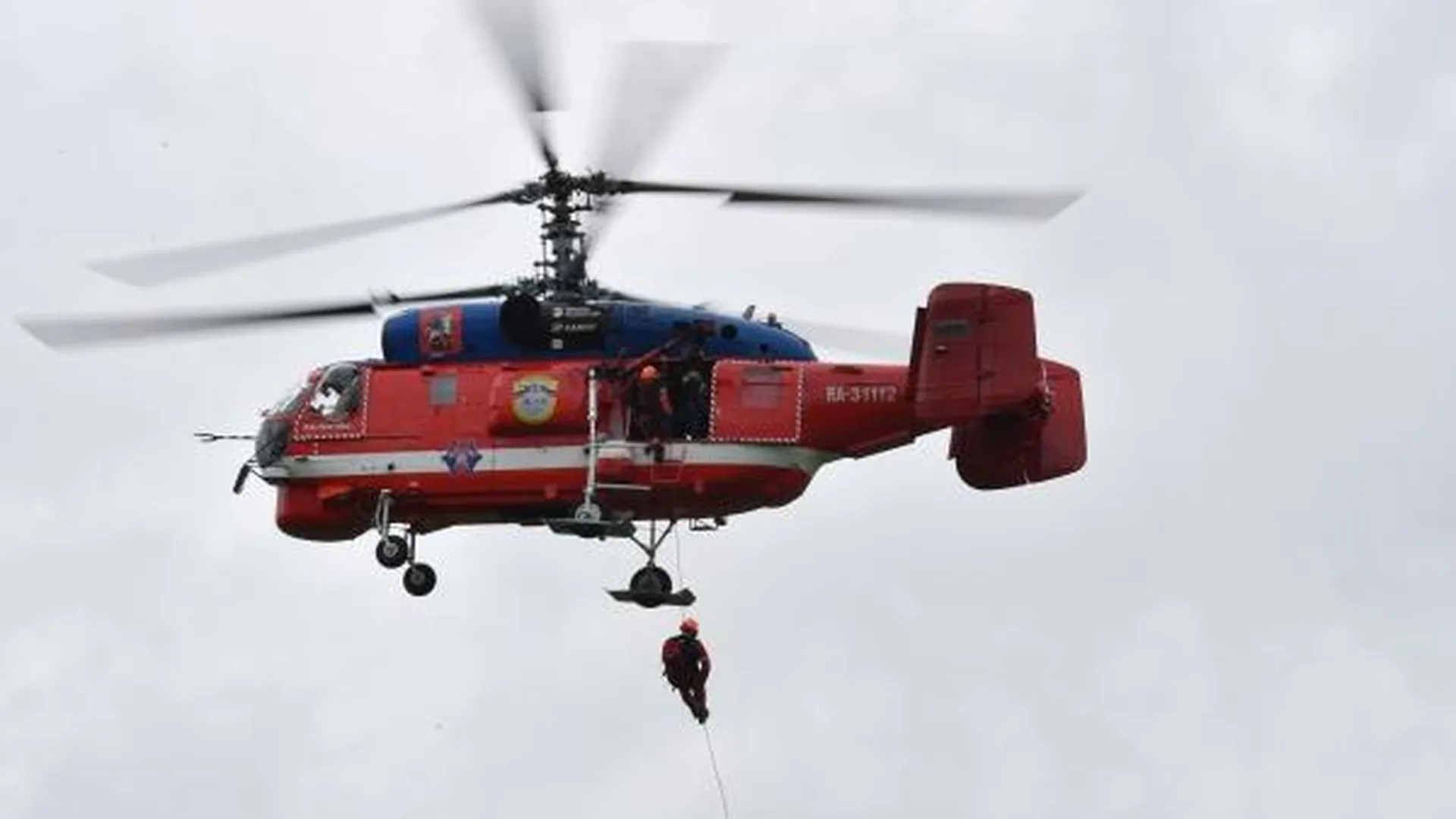 Путин направил в Тебриз горноспасателей и самолеты для поисков вертолета Раиси