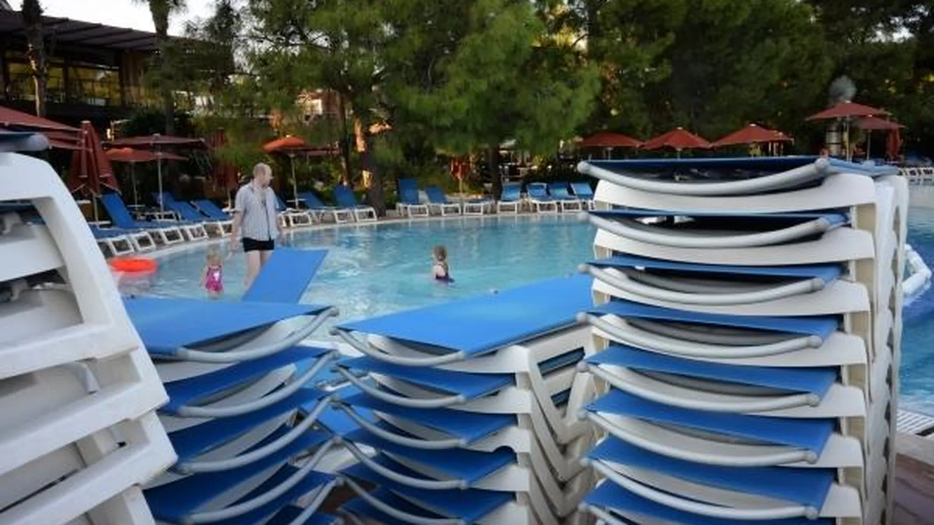 В Турции 12-летняя туристка из РФ оказалась в коме после купания в бассейне