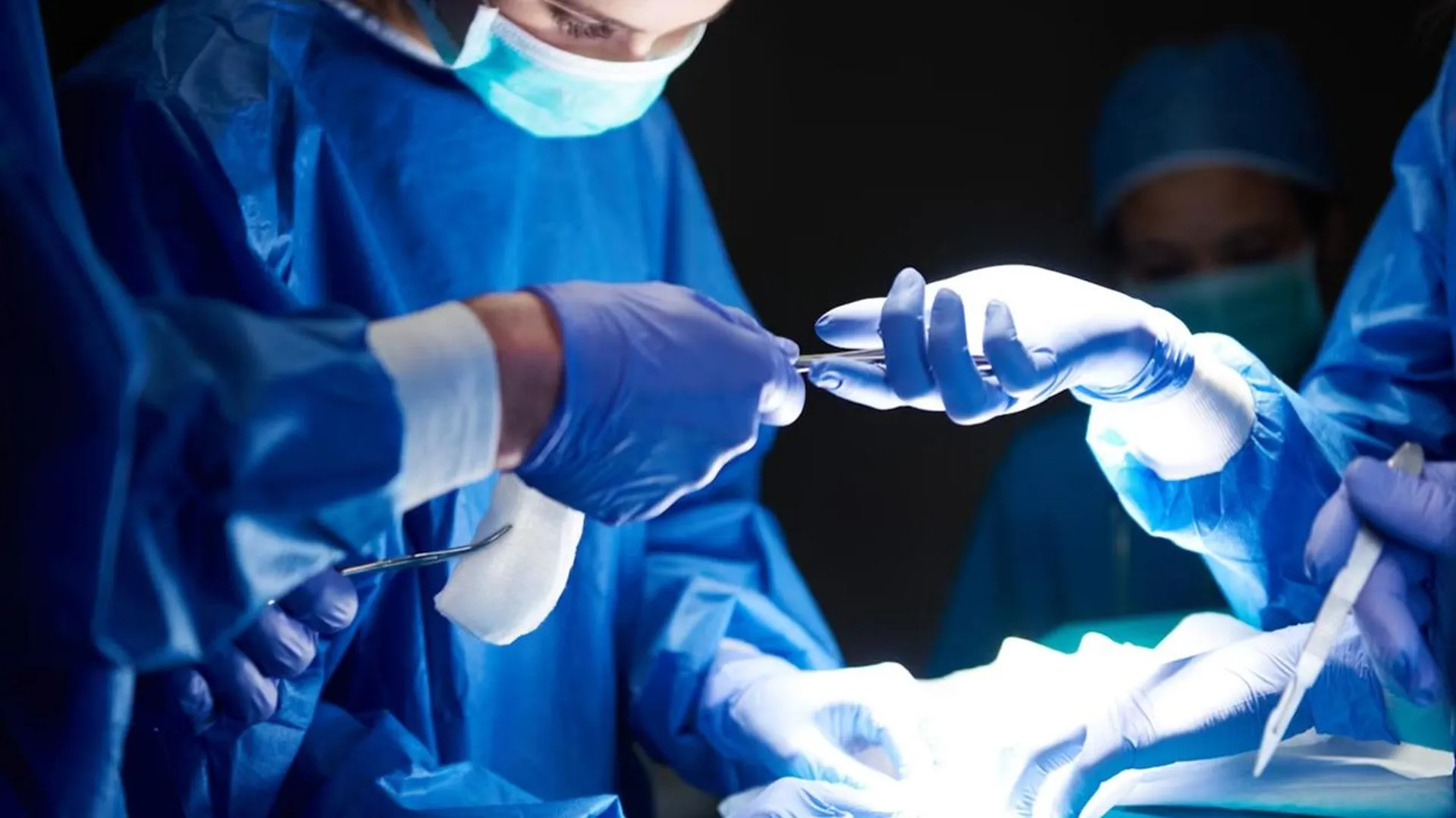 «Важны руки хирурга»: врач раскрыл, почему после пластики возникают проблемы со здоровьем