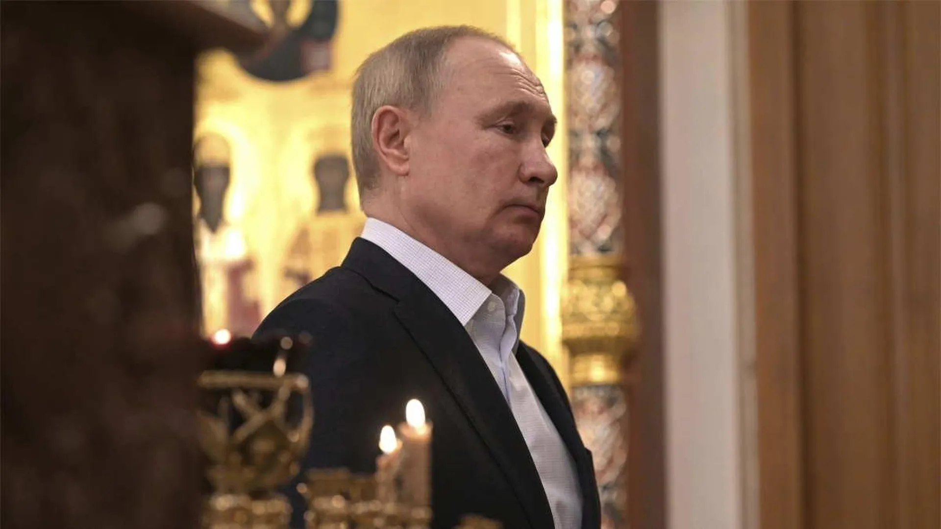 Владимир Путин приехал на пасхальное богослужение в храм Христа Спасителя