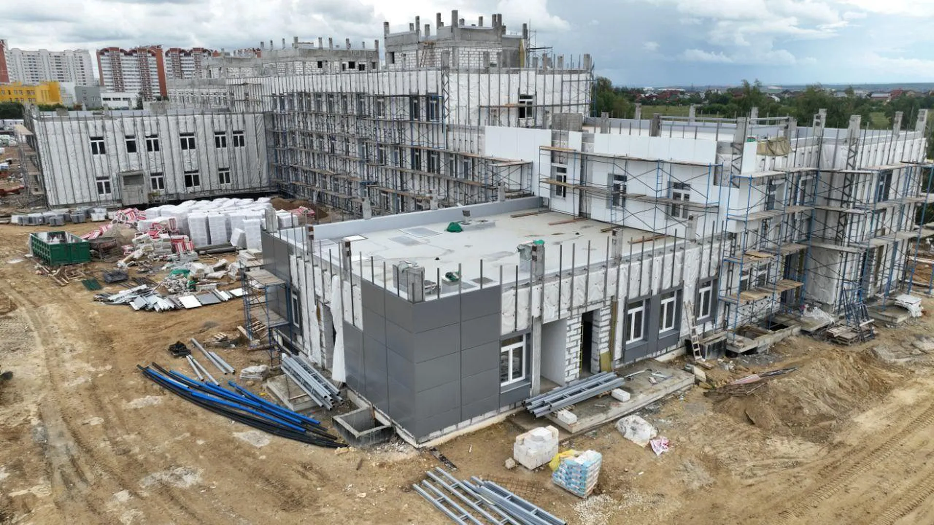 Глава городского округа Серпухов рассказал о ходе строительства новой поликлиники
