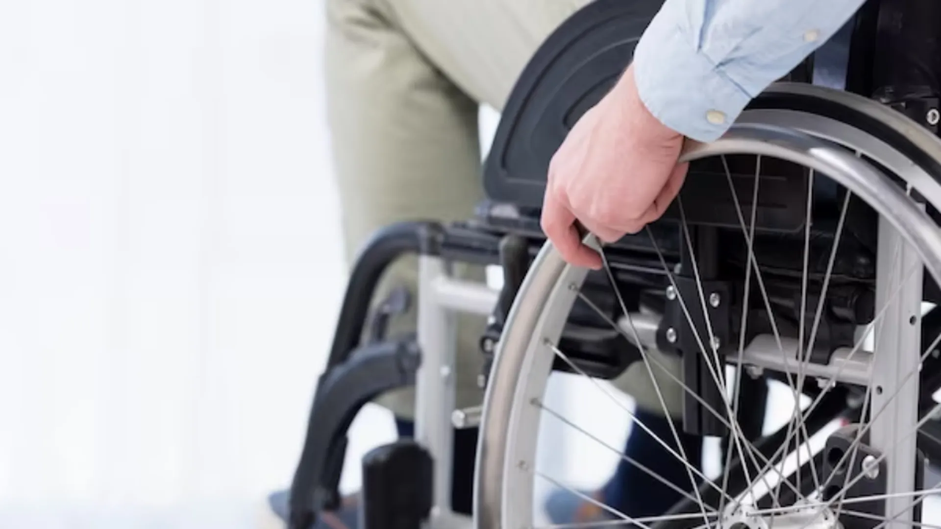 Обстоятельства повреждения коляски паралимпийца в самолете доложат Бастрыкину