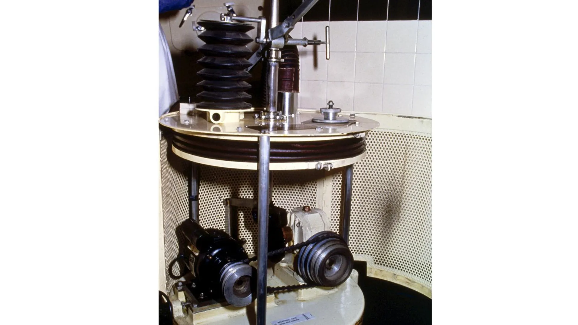 Сильфонный насос для работы «железного легкого» в Музее науки Лондона. Фото: Science Museum