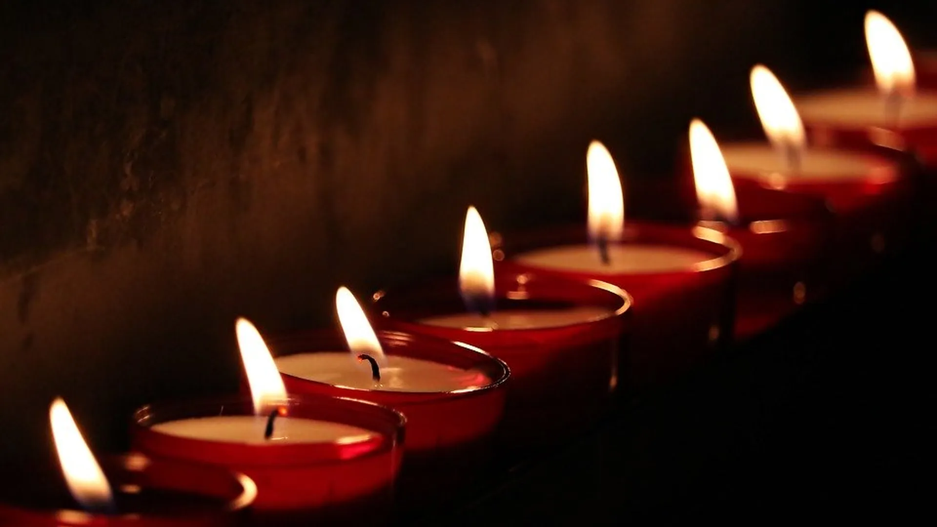 Память жертв теракта почтили на траурной церемонии в школе Беслана