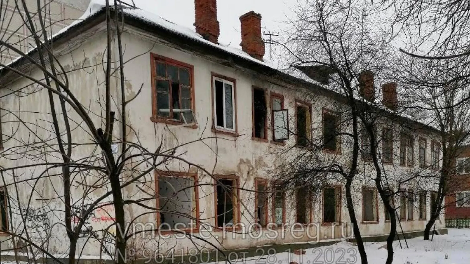 Аварийный дом № 6 снесли на улице Дальней в Серпухове
