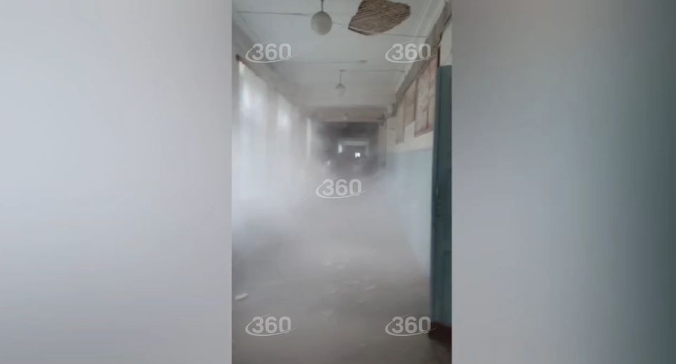 Директор школы в Каспийске Казанбиев: в здании с потолка обвалилась штукатурка