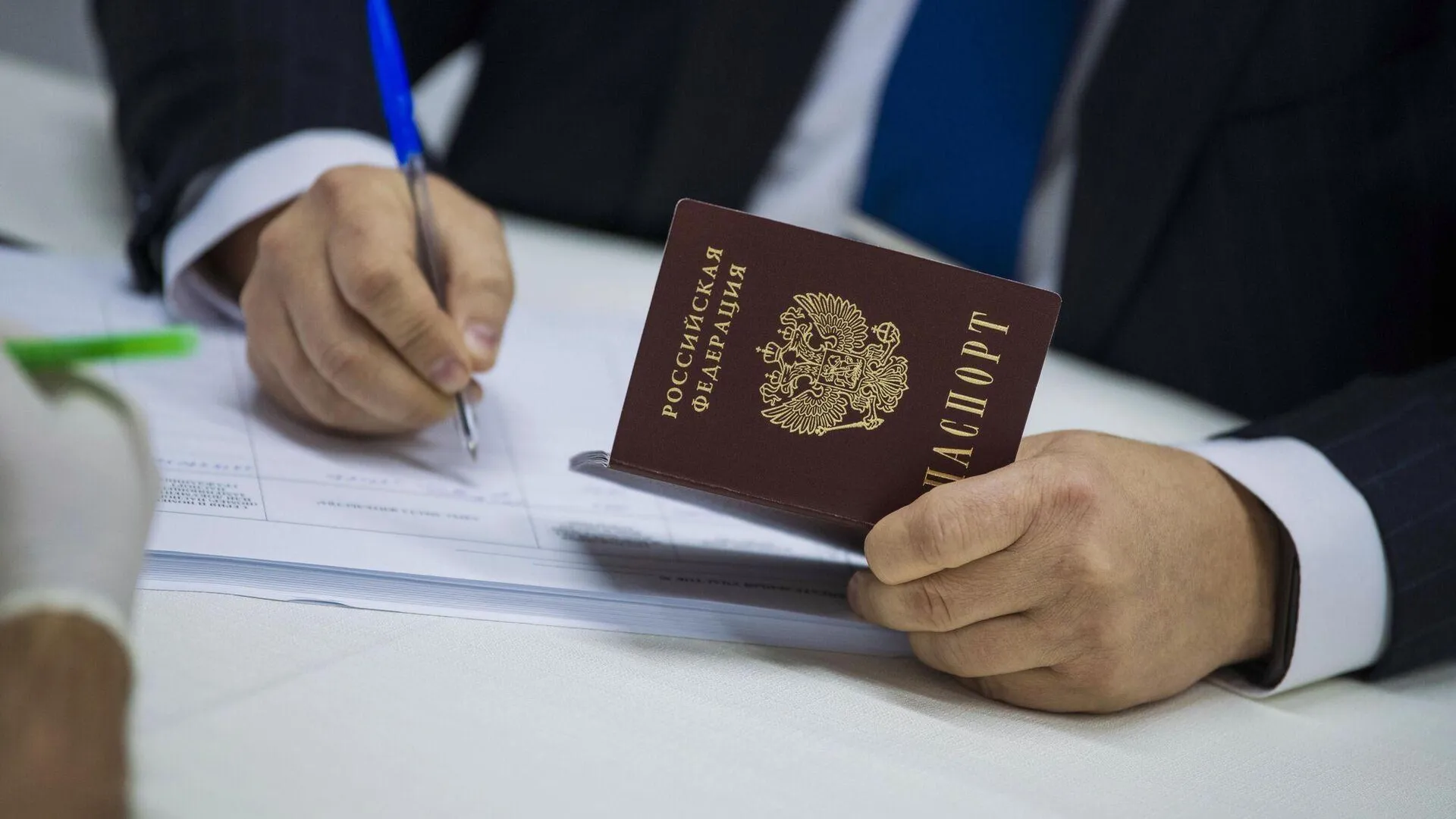 Фейк: в новых российских регионах провалилась выдача паспортов