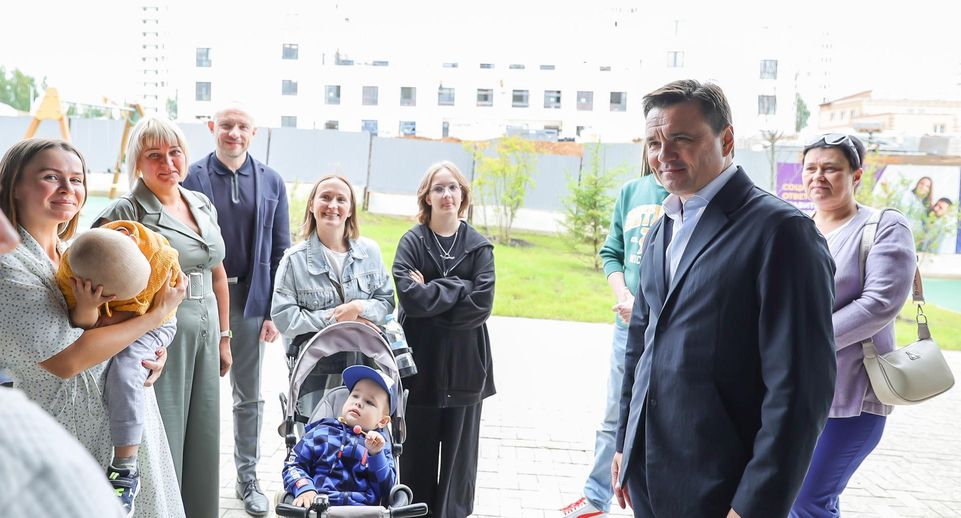 Воробьев поздравил переселенцев из аварийного жилья в Солнечногорске