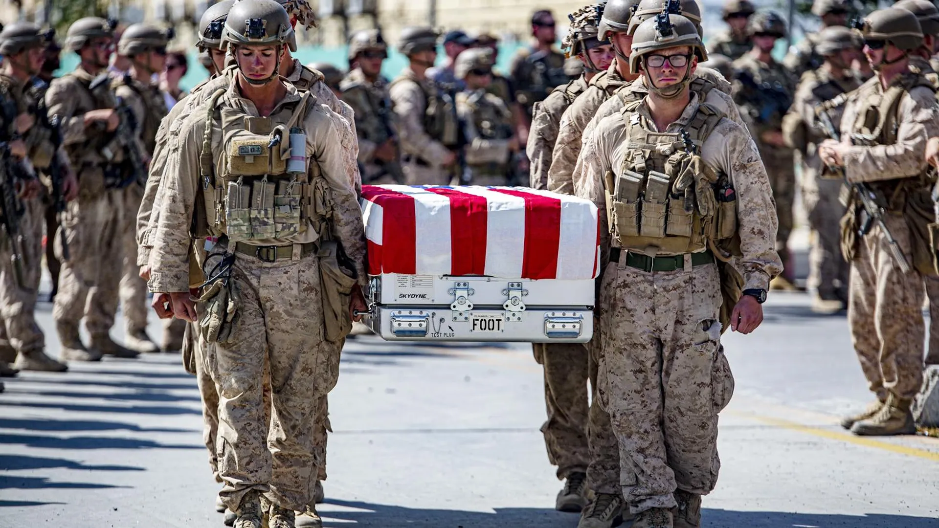 Американские военные отправляют домой тела погибших сослуживцев, Кабул, Афганистан, 27 августа 2021 года. Фото: U.S. Marines