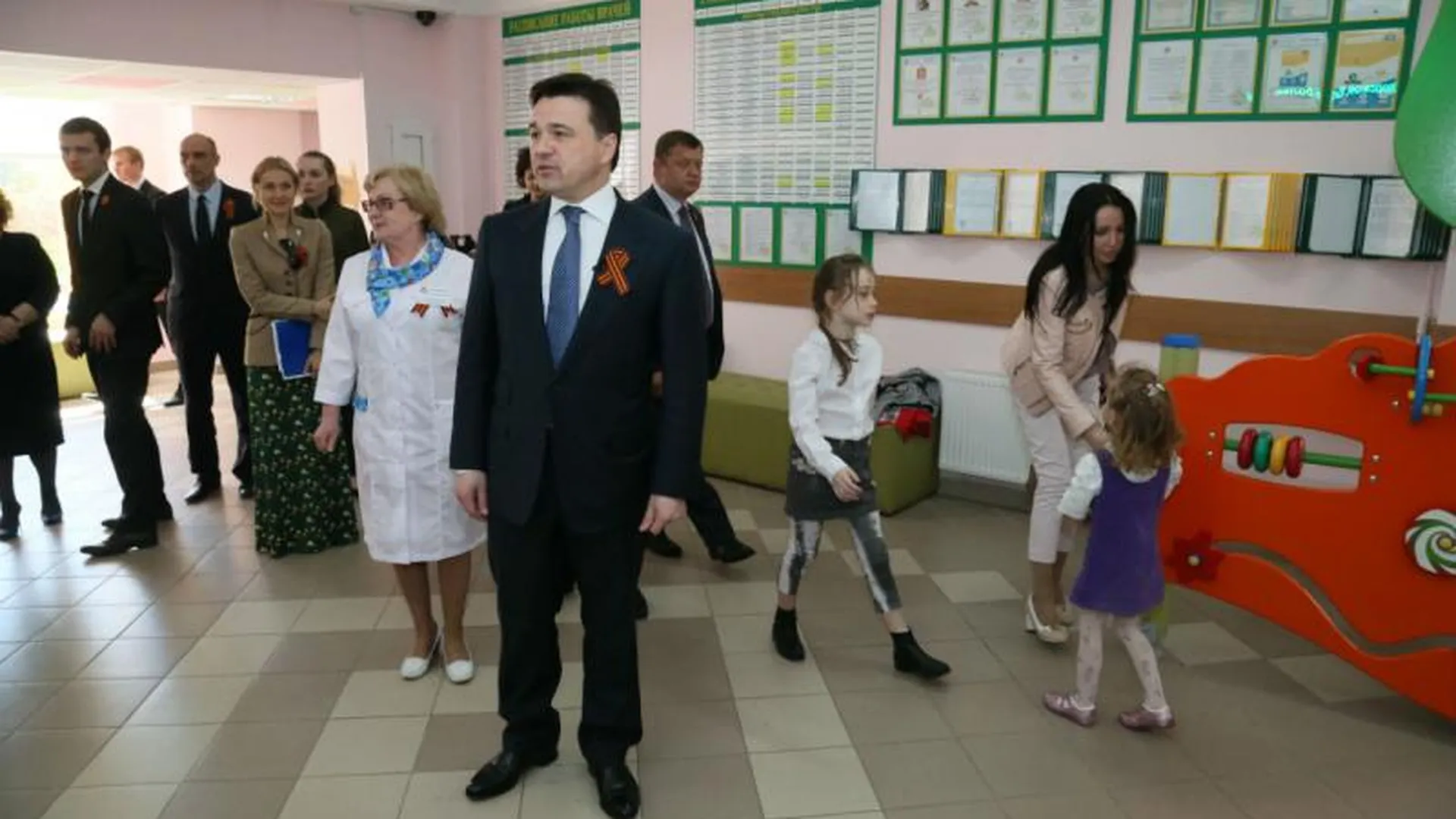 Губернатор остался доволен детской поликлиникой в Королеве
