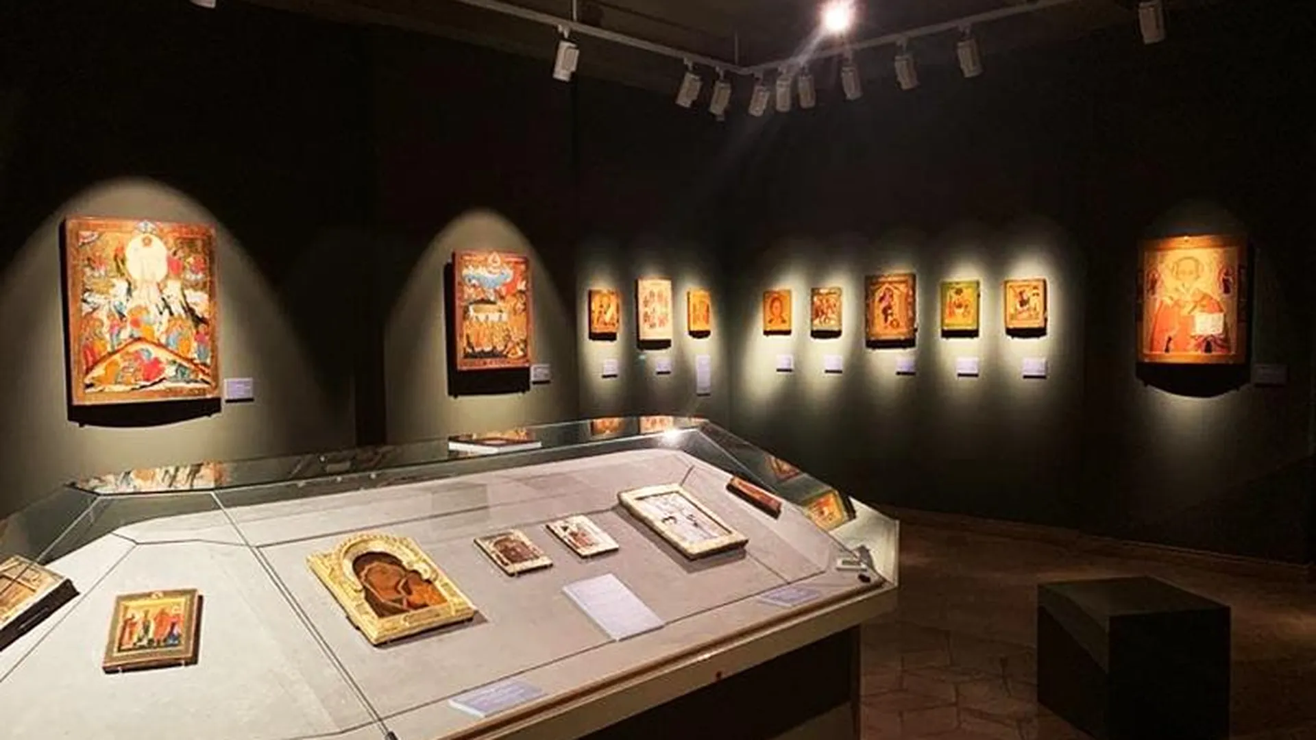 Четыре областных музея представили свои реликвии на выставке в Москве