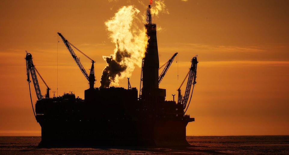 NYT: США испугались новых санкций против России из-за роста цен на нефть