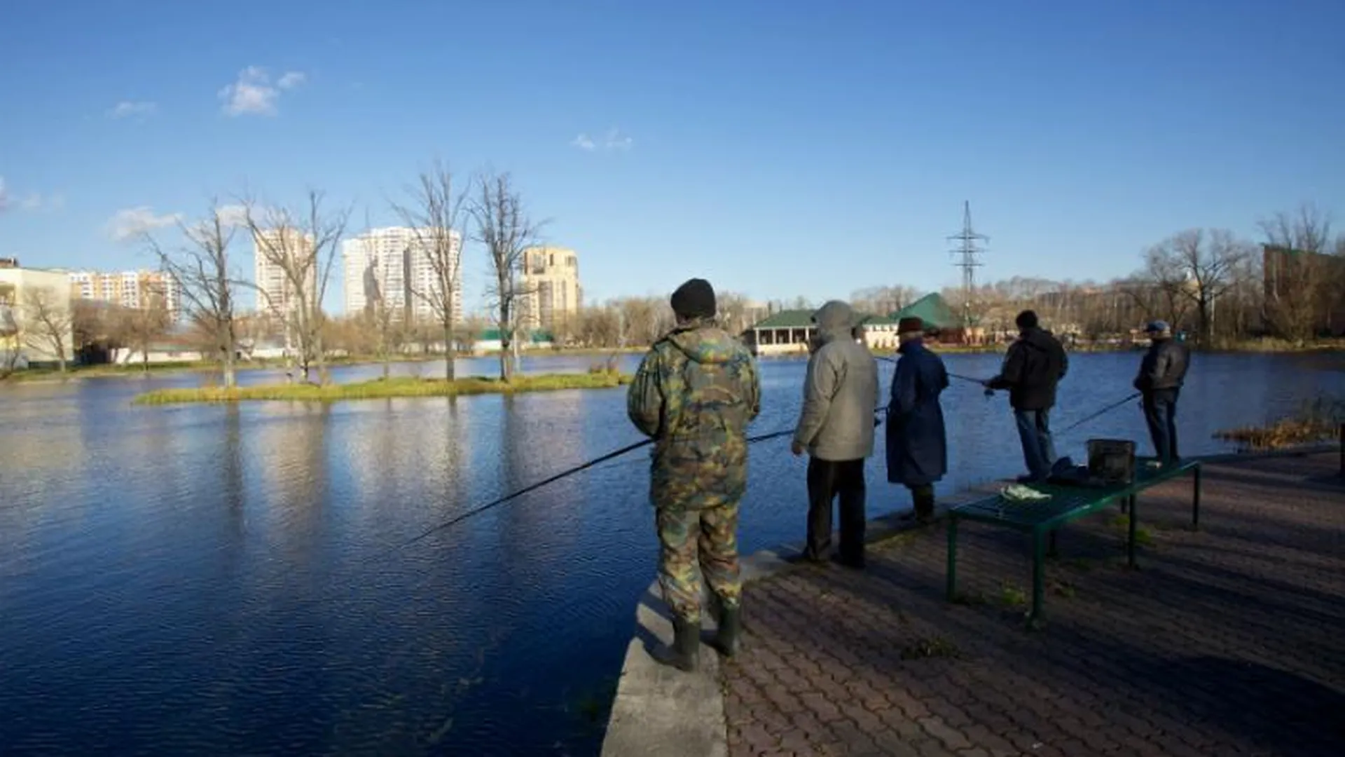 Рыбаки региона очистят пруд Реутова от мусора в рамках областного субботника