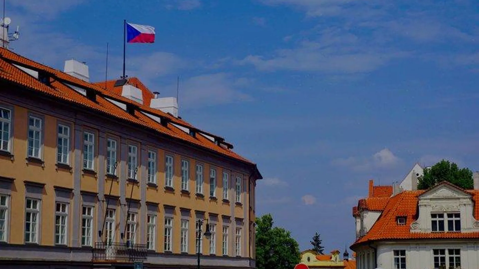 Чехия выступила за бессрочный запрет на выдачу виз россиянам