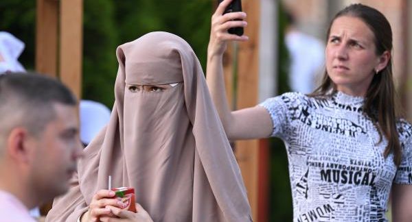 Депутаты ГД внесли в правительство закон о запрете одежды, скрывающей лицо