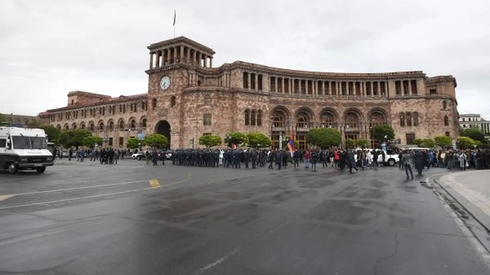 Здание правительства в Ереване