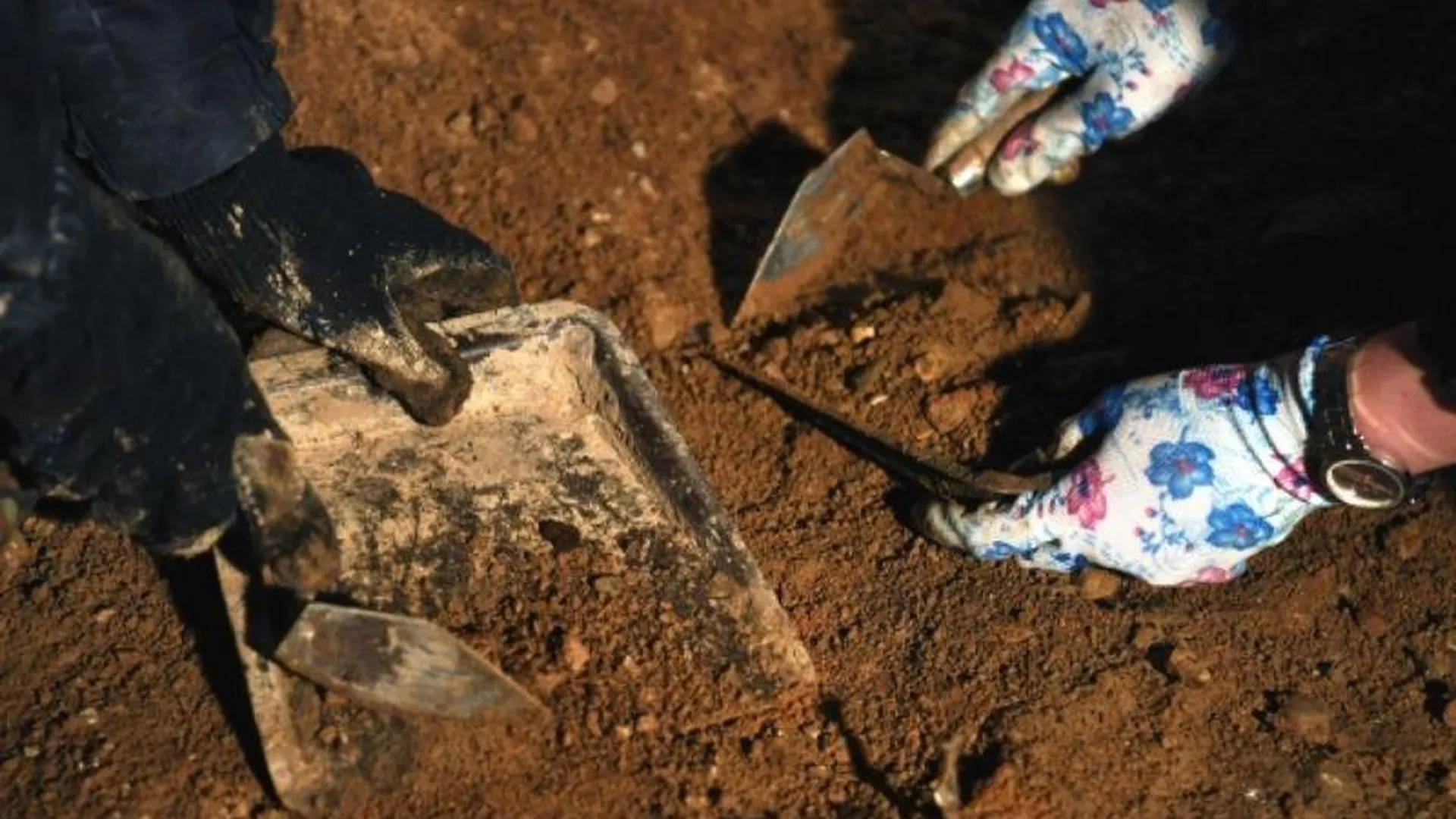 Японские археологи нашли двухметровый меч в древнем захоронении
