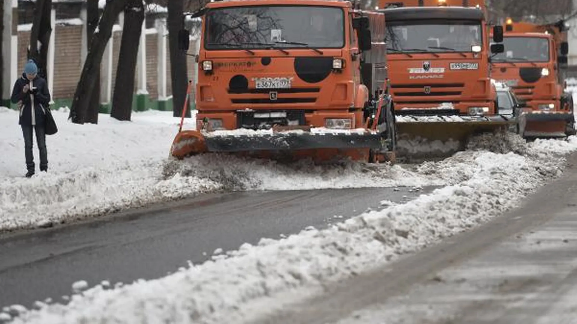 Более 11 тыс км дорог расчистили от снега за ночь в Подмосковье