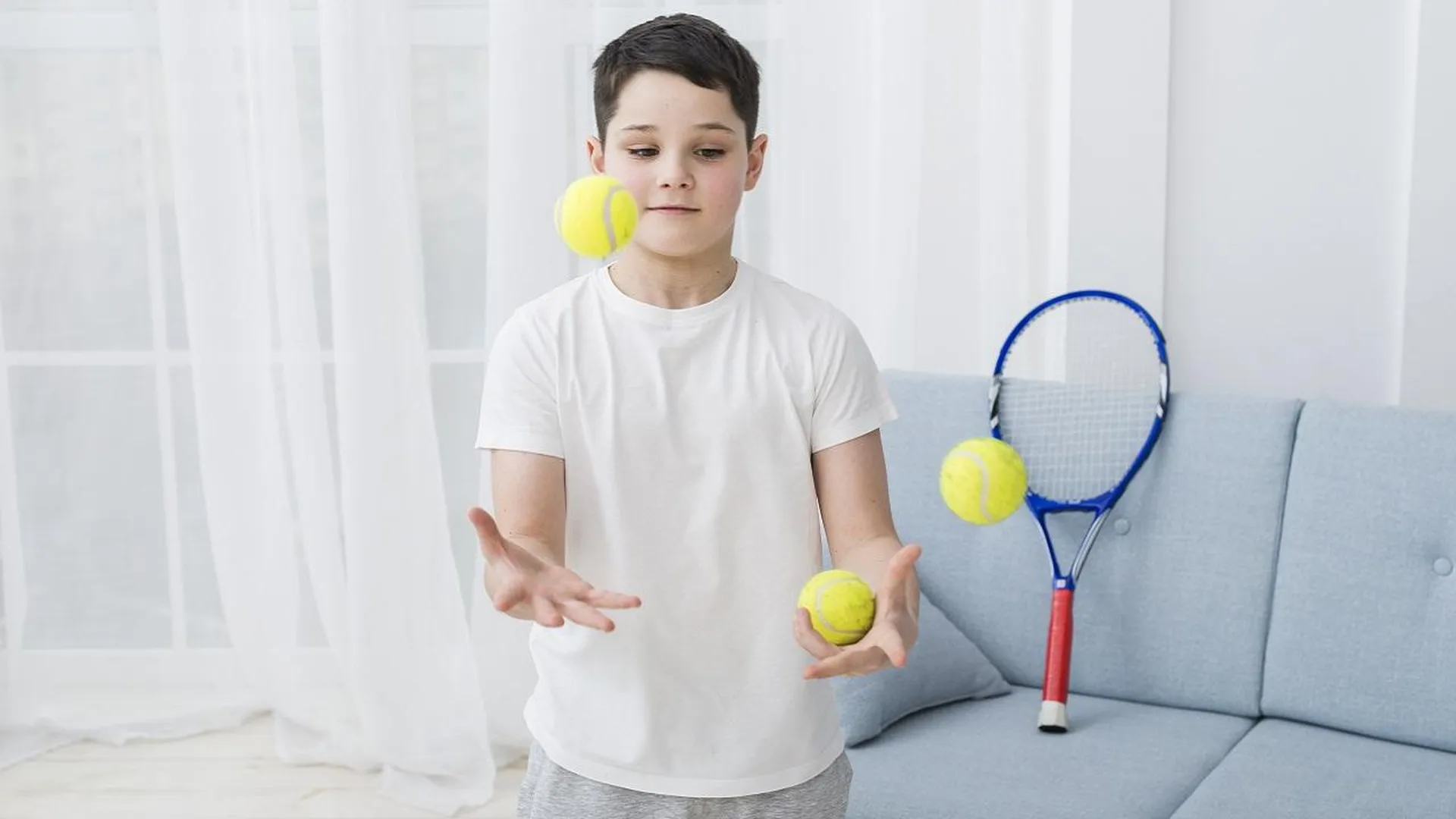 Больше мячей — больше мозг: разбираемся, почему детям полезно жонглировать