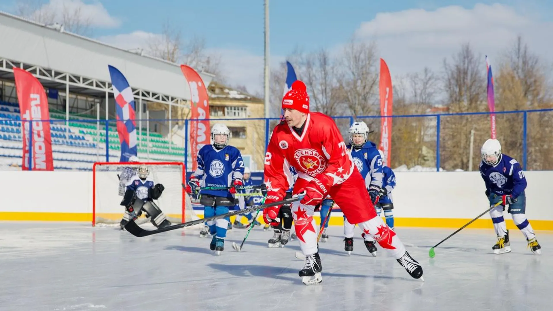 Легенды хоккея сыграли вничью с жителями Дмитрова в финале третьего сезона «Выходи во двор»