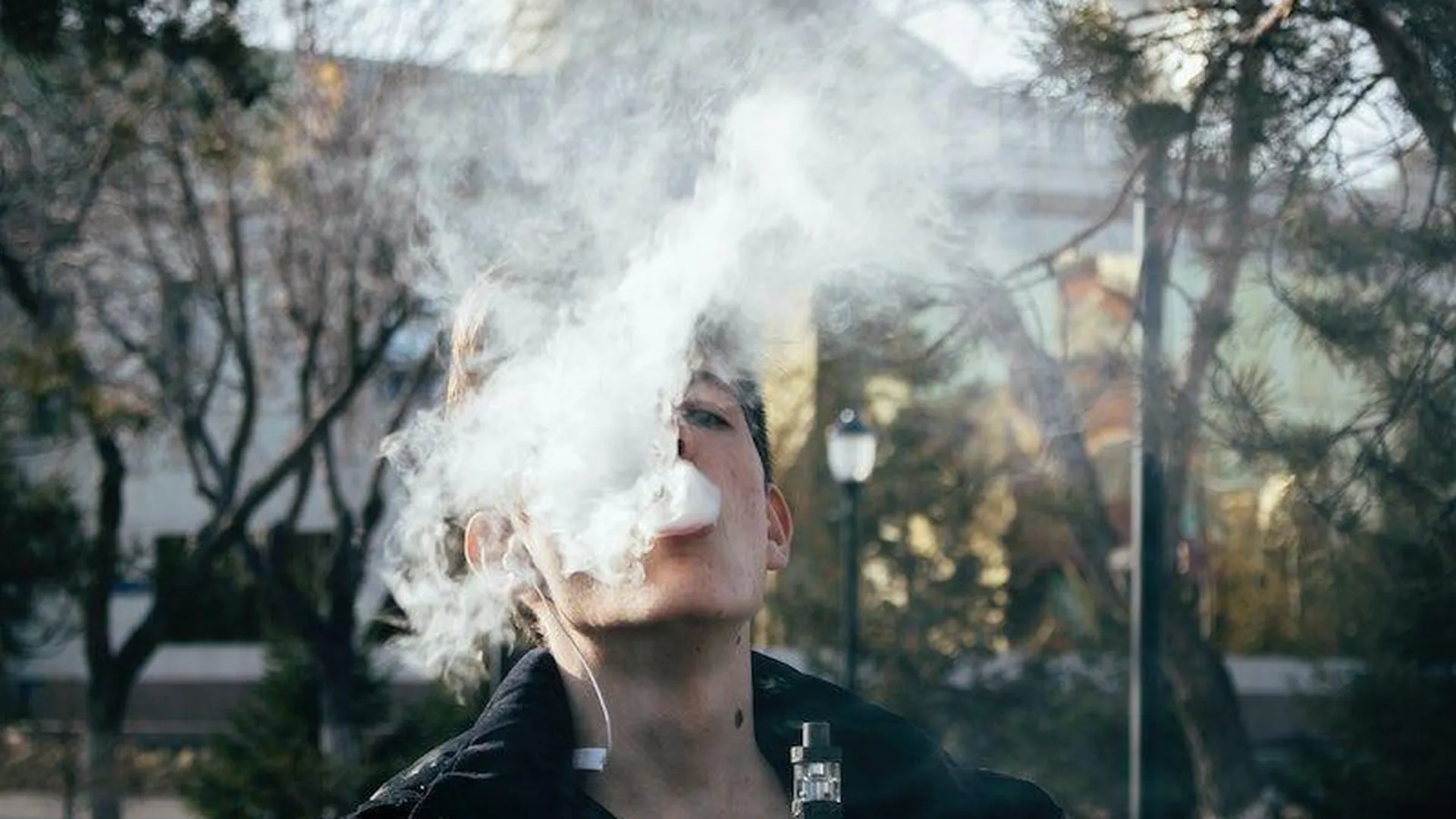 «Ребенка увезли в реанимацию»: депутат Лантратова рассказала о борьбе с курением вейпов