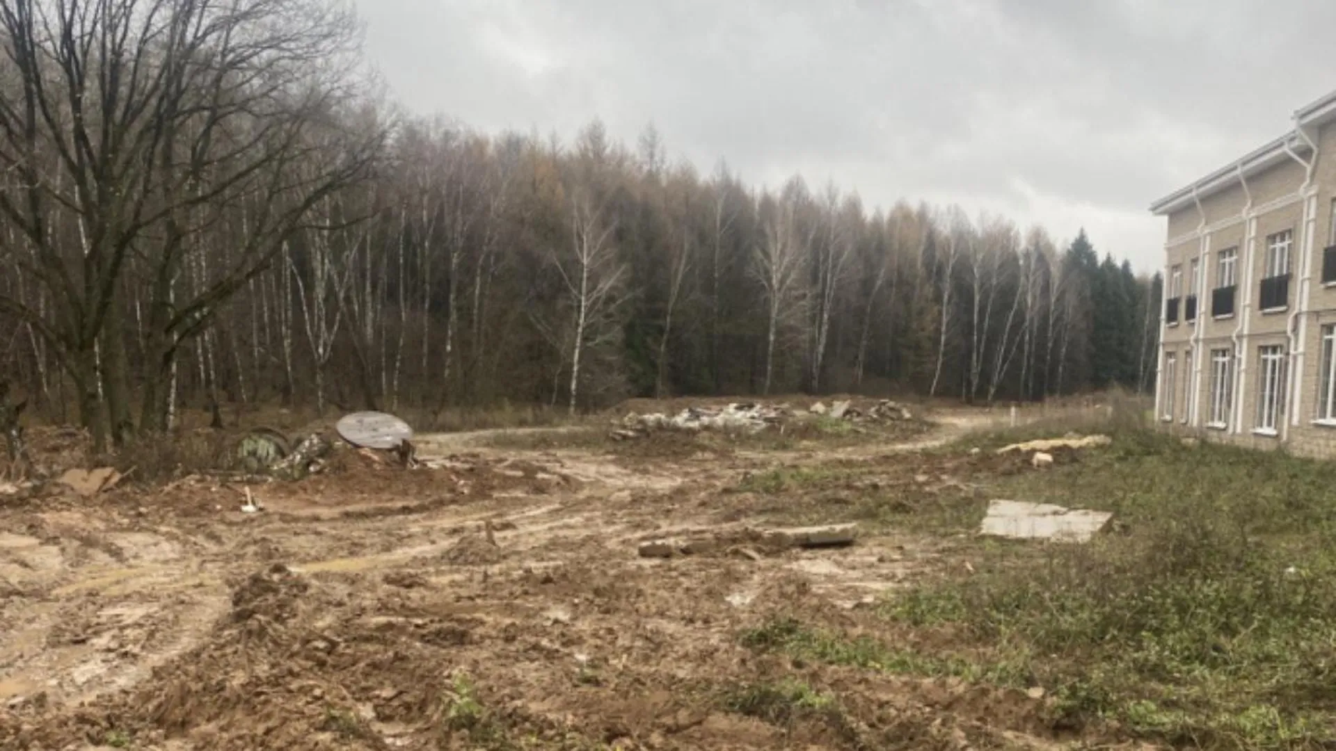 В Подольске решается вопрос с устранением навалов строительных отходов возле реки Конопельки
