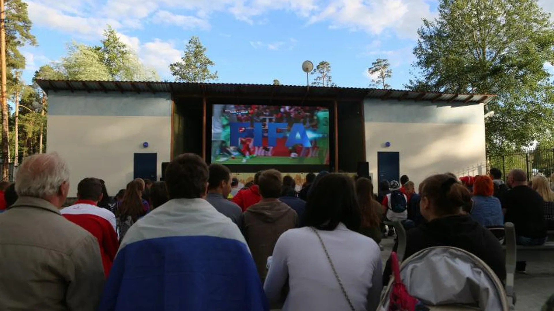 Прямая трансляция матча Кубка конфедераций прошла в летнем кинотеатре Шатуры