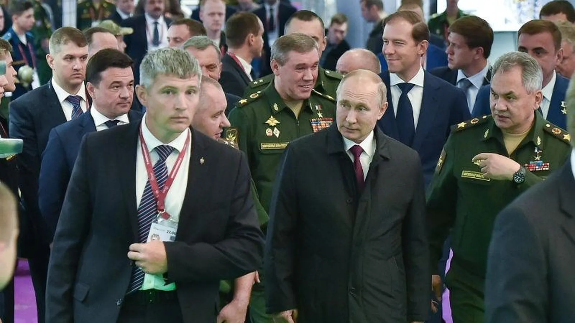 Президент РФ осмотрел военные разработки на форуме «Армия‑2019» в Подмосковье