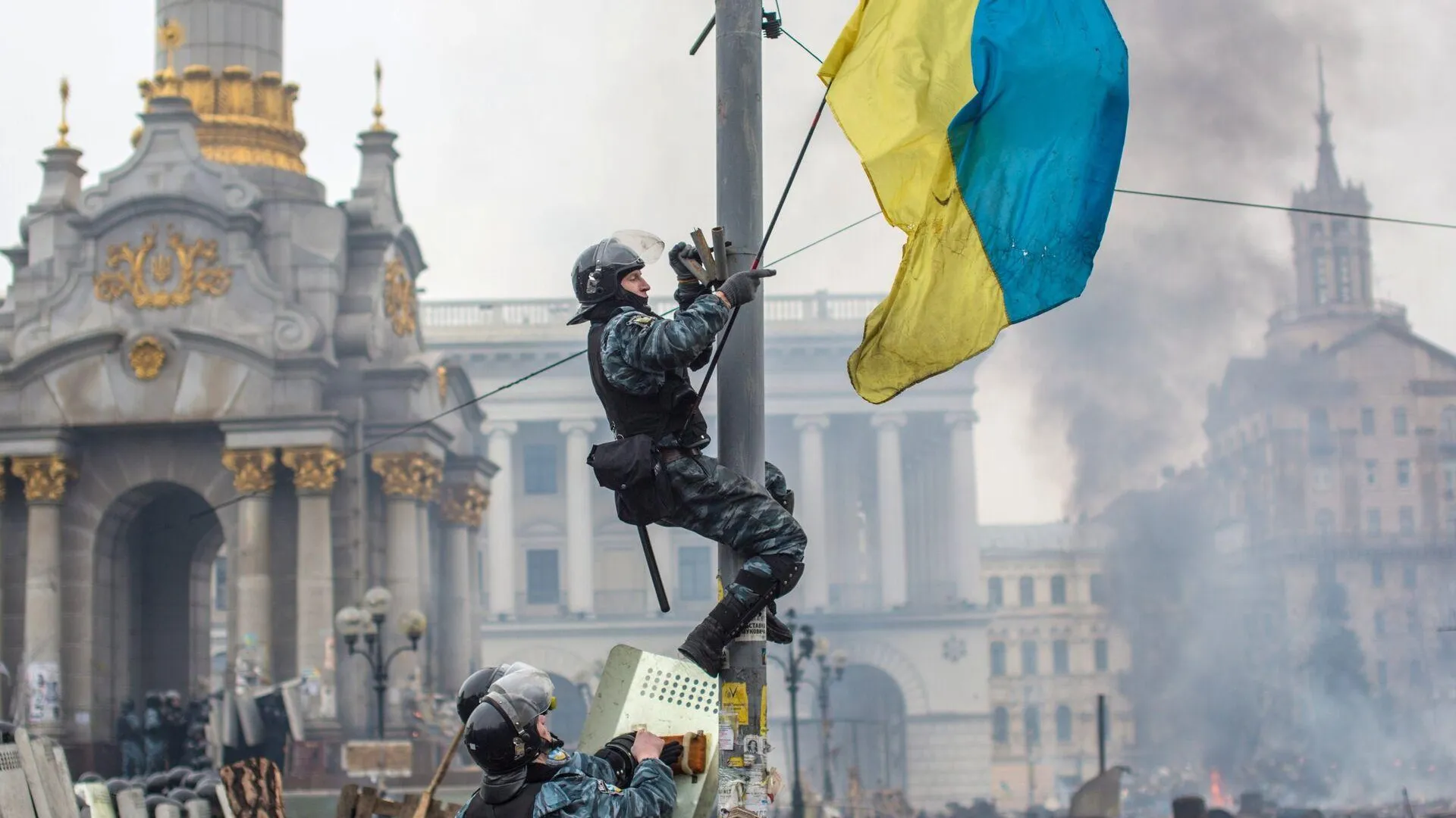 Экс-премьер Украины констатировал ее деградацию после Евромайдана