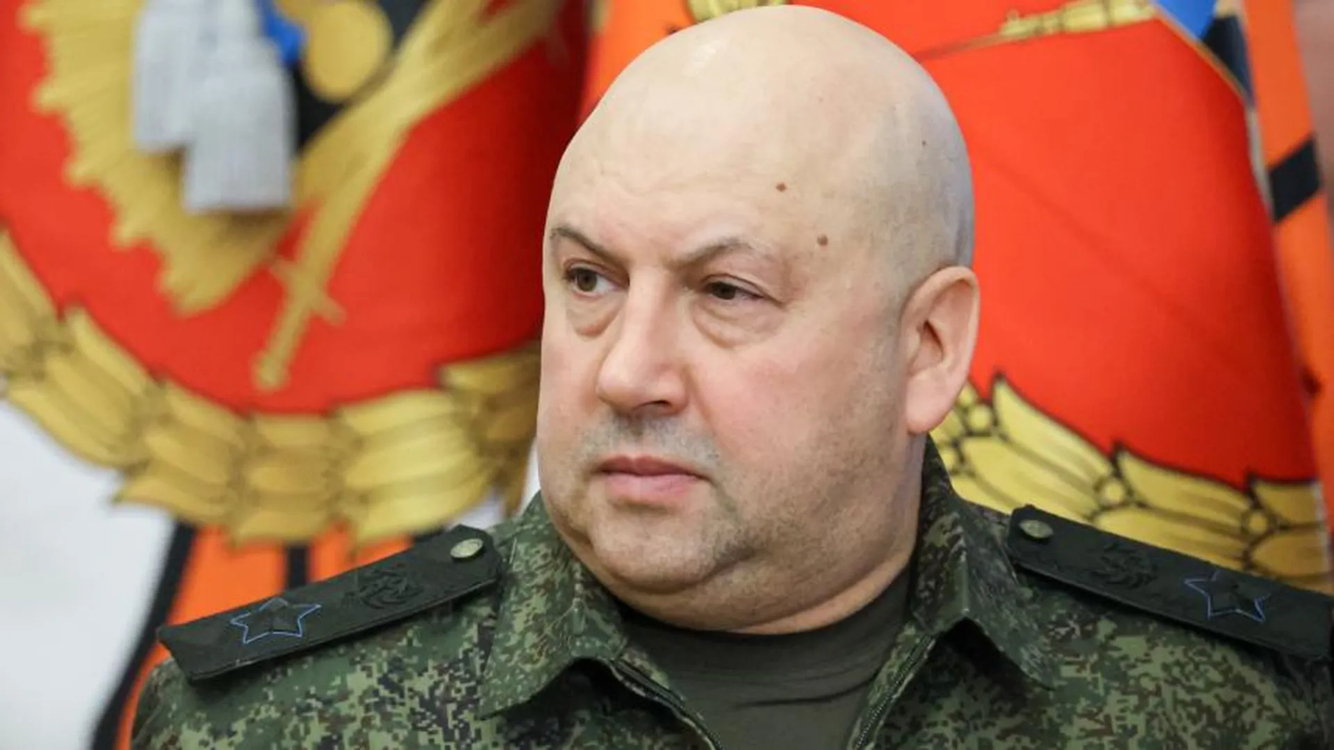 Возвращение генерала Суровикина в Россию опровергли