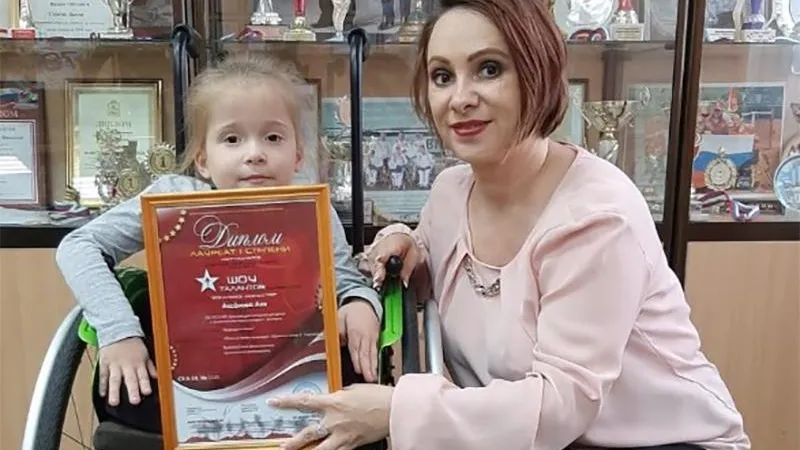 Вокал малышки на инвалидной коляске из Дмитрова поразил жюри международного конкурса