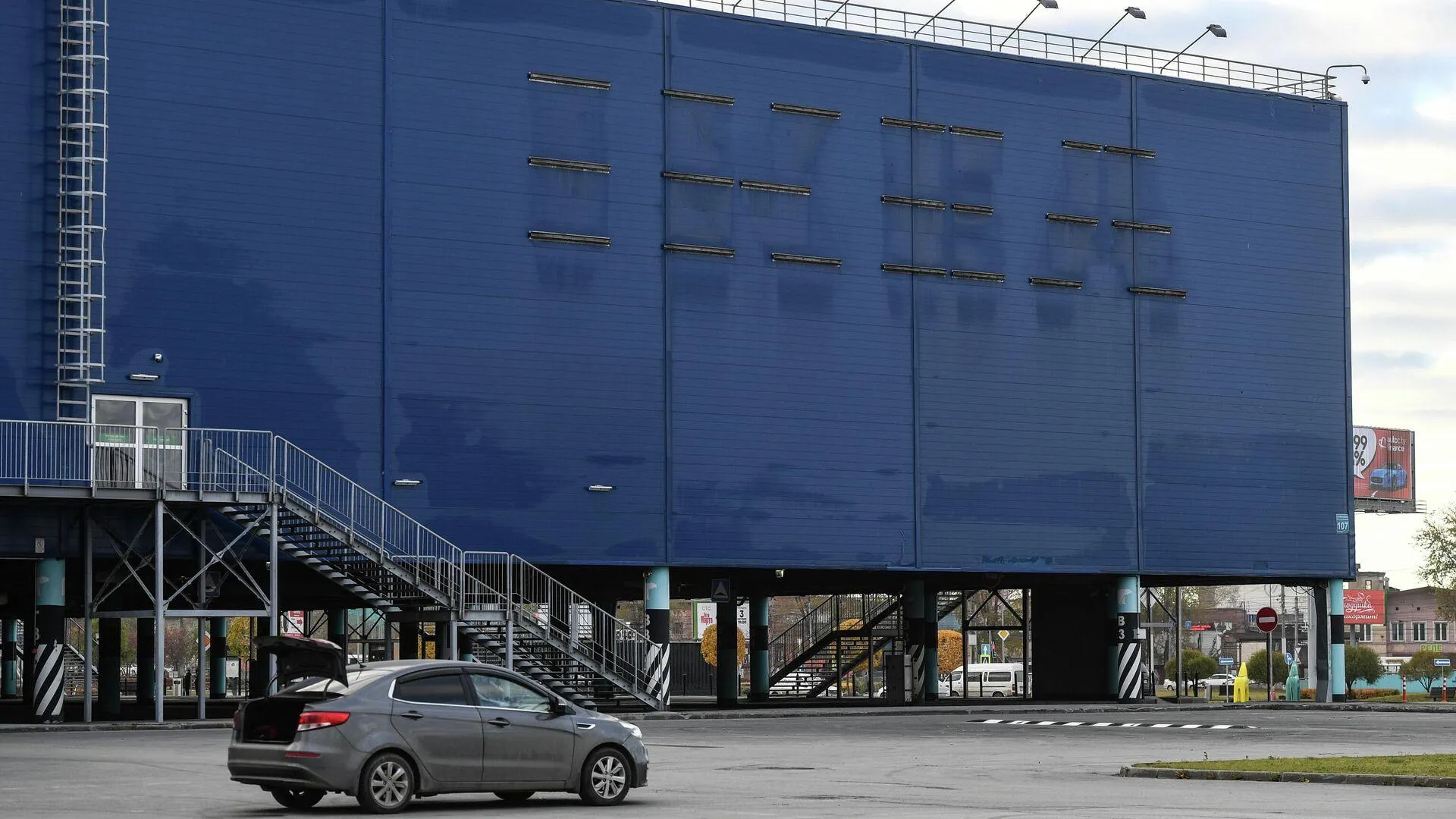 Владелец магазинов IKEA и ТЦ «Мега» продал штаб-квартиру в России