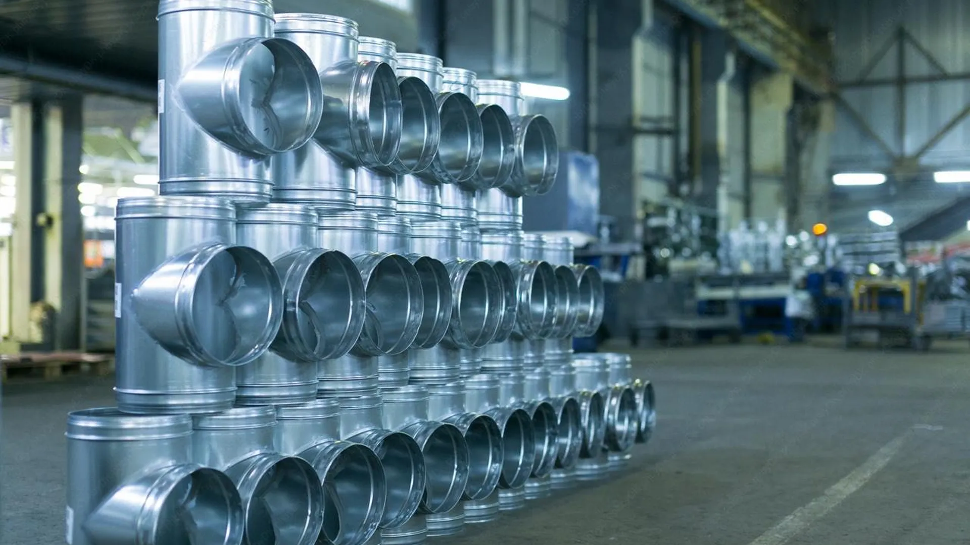 Воздуховод спирально-навивной 250. Завод вентиляционных систем. Вытяжка для производственных помещений. Оборудование для изготовления вентиляционных воздуховодов. Вентиляция металлическая.