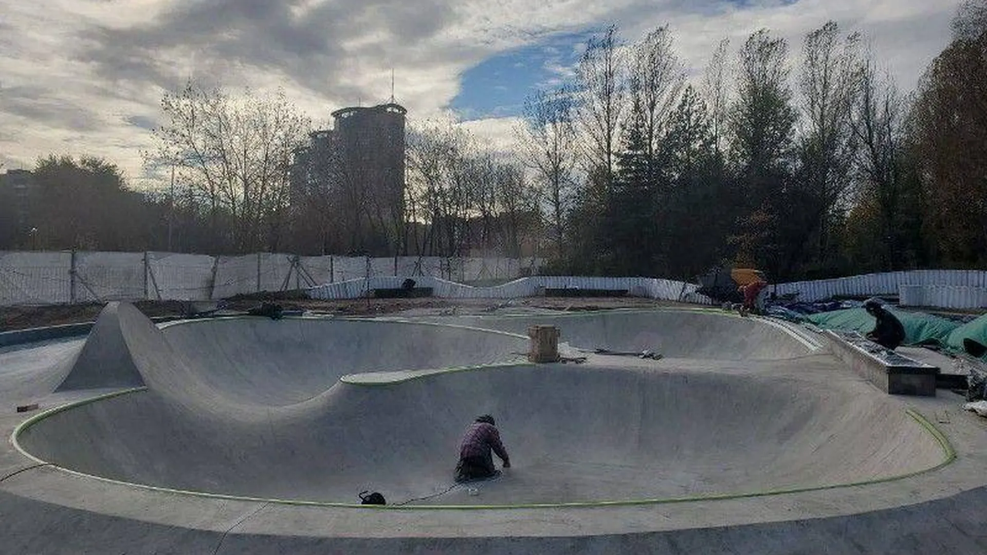 Работы по обустройству нового скейт-парка завершаются в подмосковной Дубне