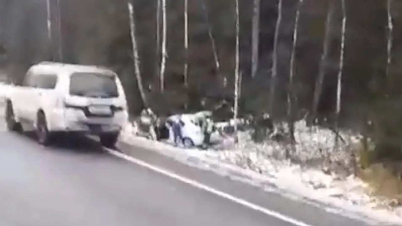 Водителя зажало в машине во время аварии в пригороде Клина