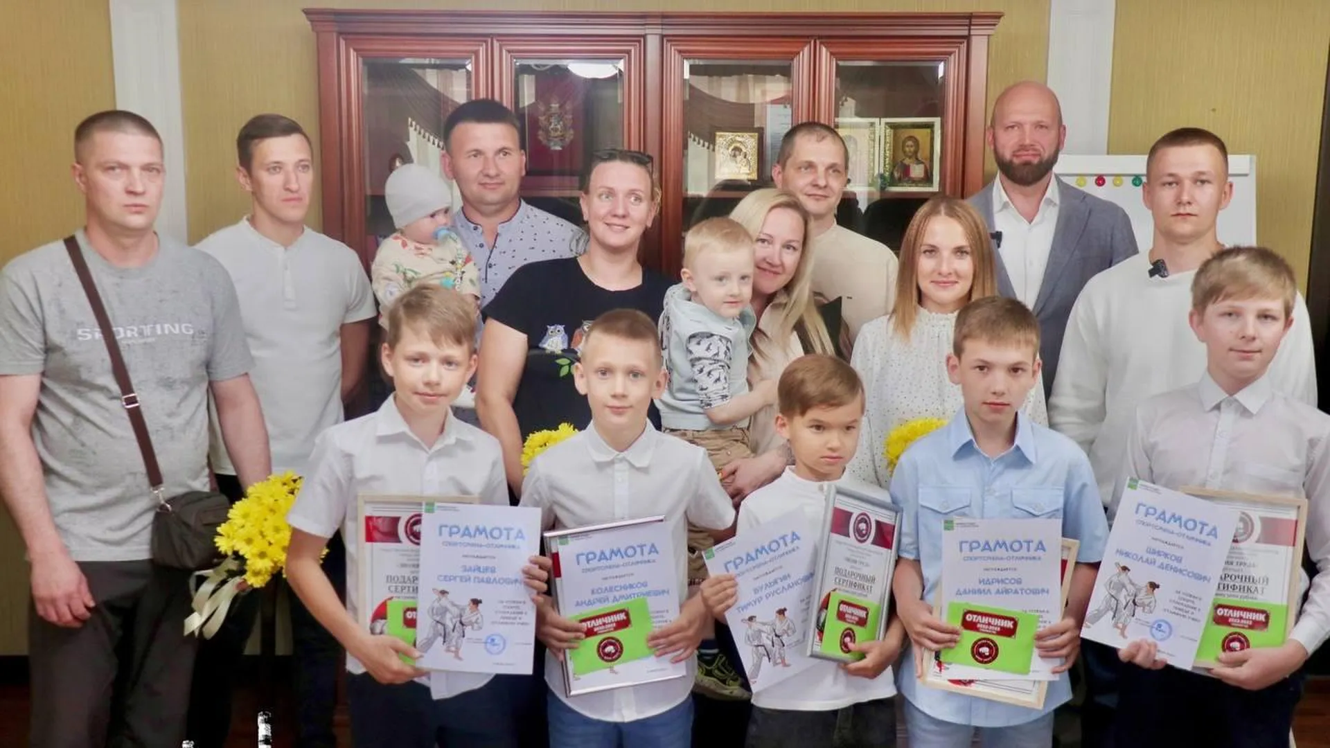 Александр Кулаков поздравил воспитанников школы каратэ «Знамя Труда» с достижениями в учебе и спорте