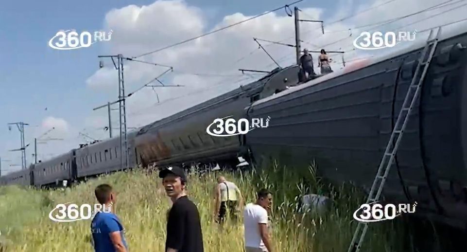 СК завел дело после схода вагонов поезда в Волгоградской области