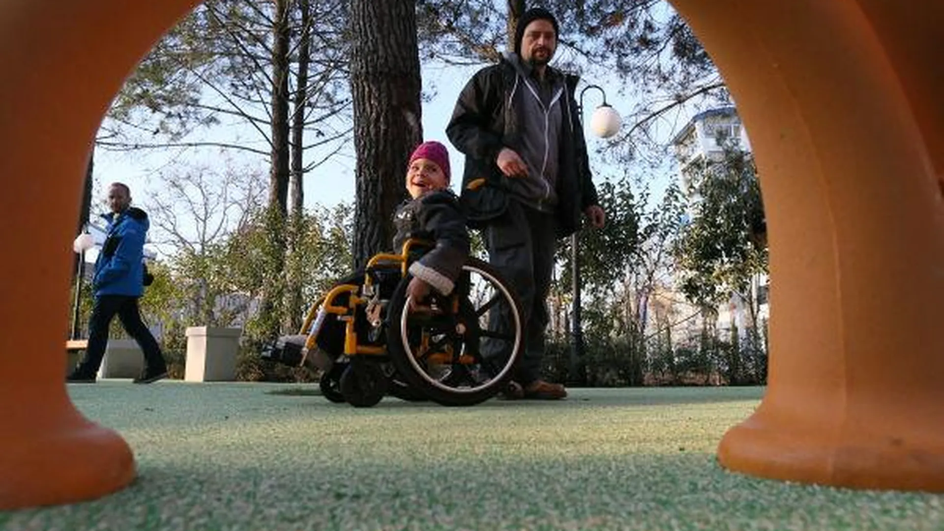 Дети-инвалиды Подмосковья получат стипендии губернатора