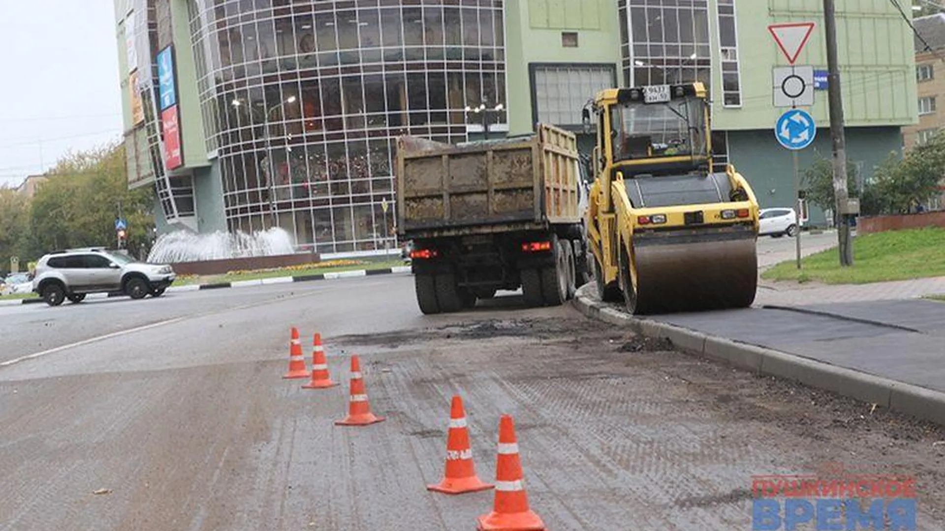 Завершается ремонт дороги на участке улицы Чехова в Пушкинском округе